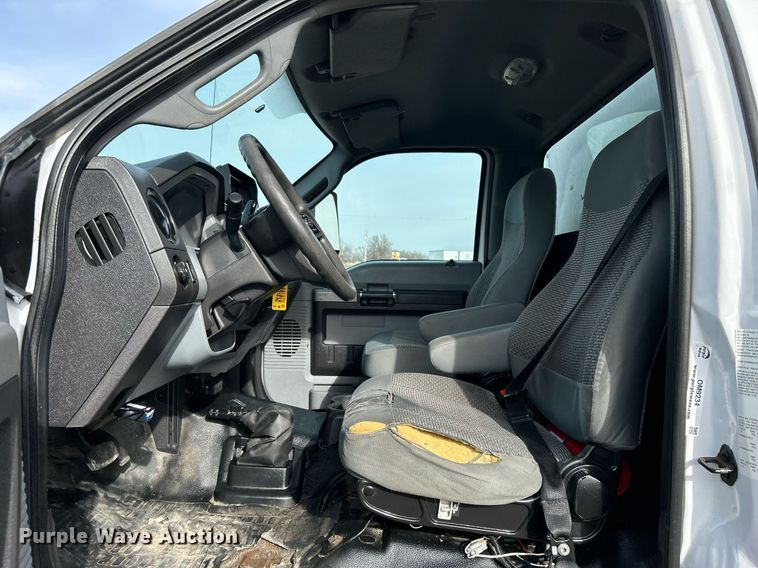 image for item OM9234 2016 Ford F650 Super Duty box truck