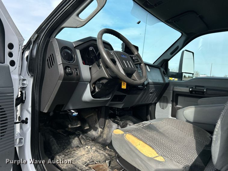 image for item OM9234 2016 Ford F650 Super Duty box truck