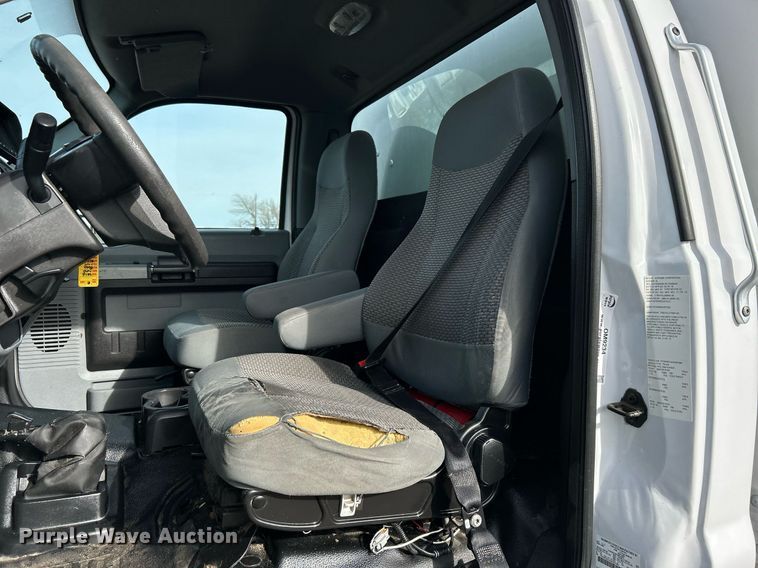 image for item OM9234 2016 Ford F650 Super Duty box truck