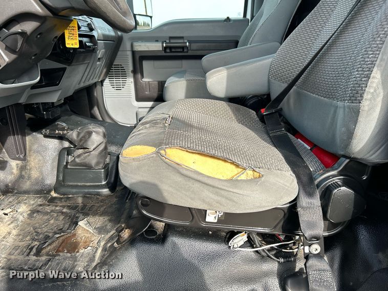 image for item OM9234 2016 Ford F650 Super Duty box truck