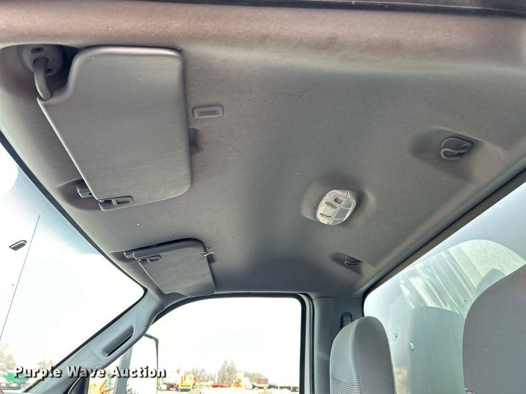 image for item OM9234 2016 Ford F650 Super Duty box truck