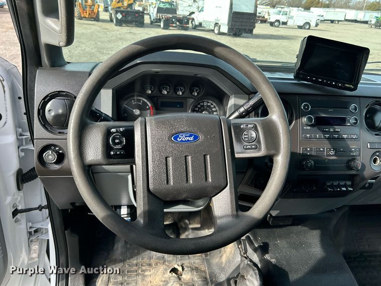 image for item OM9234 2016 Ford F650 Super Duty box truck