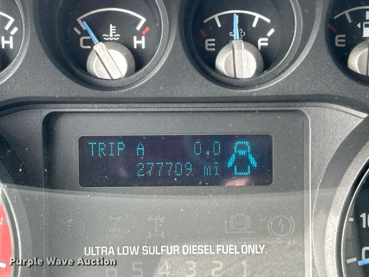 image for item OM9234 2016 Ford F650 Super Duty box truck