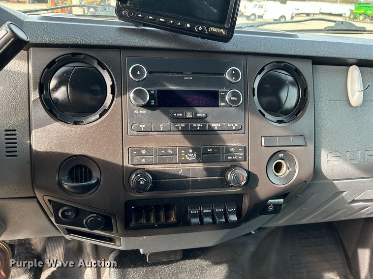 image for item OM9234 2016 Ford F650 Super Duty box truck