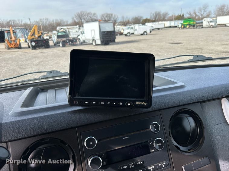 image for item OM9234 2016 Ford F650 Super Duty box truck