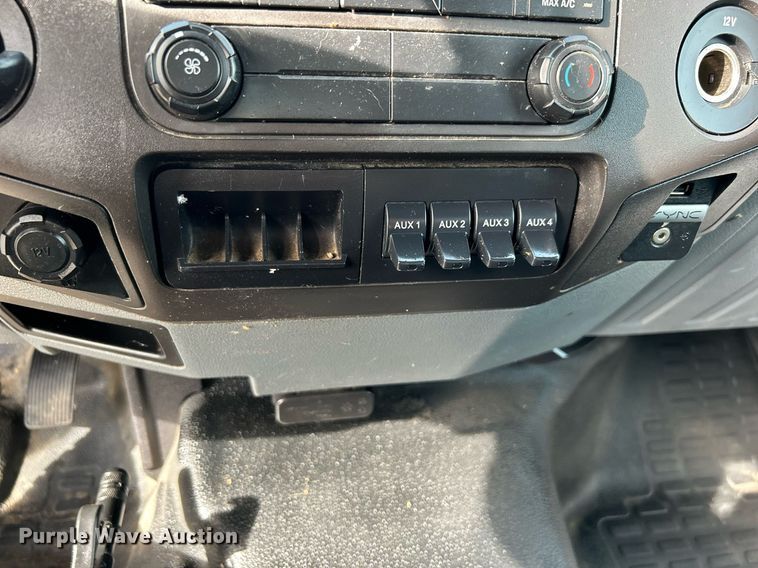 image for item OM9234 2016 Ford F650 Super Duty box truck