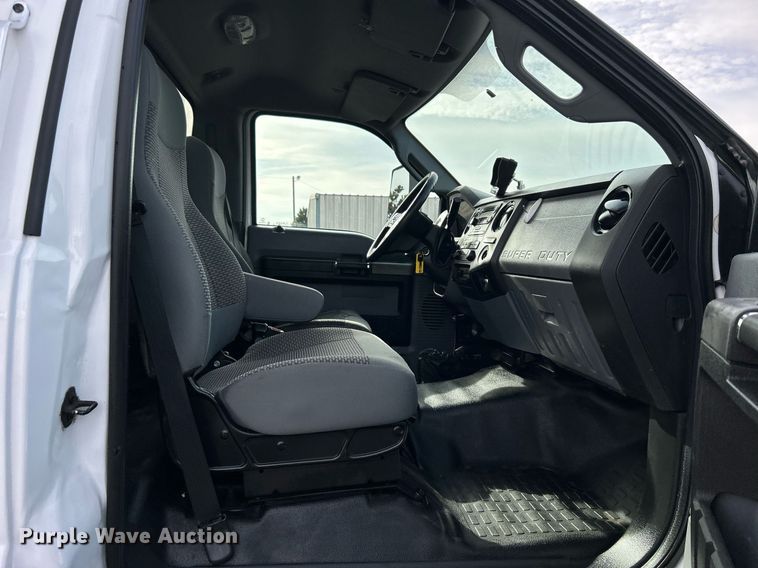 image for item OM9234 2016 Ford F650 Super Duty box truck