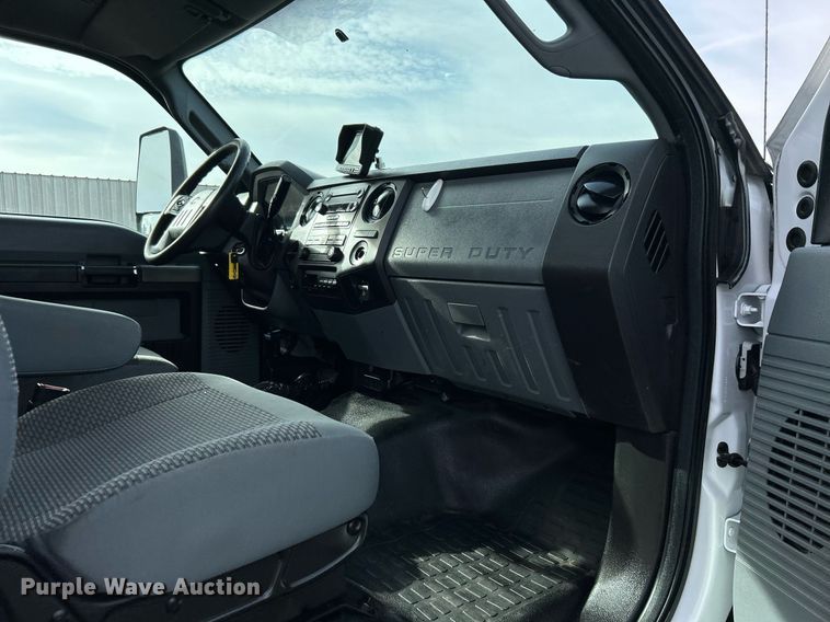 image for item OM9234 2016 Ford F650 Super Duty box truck