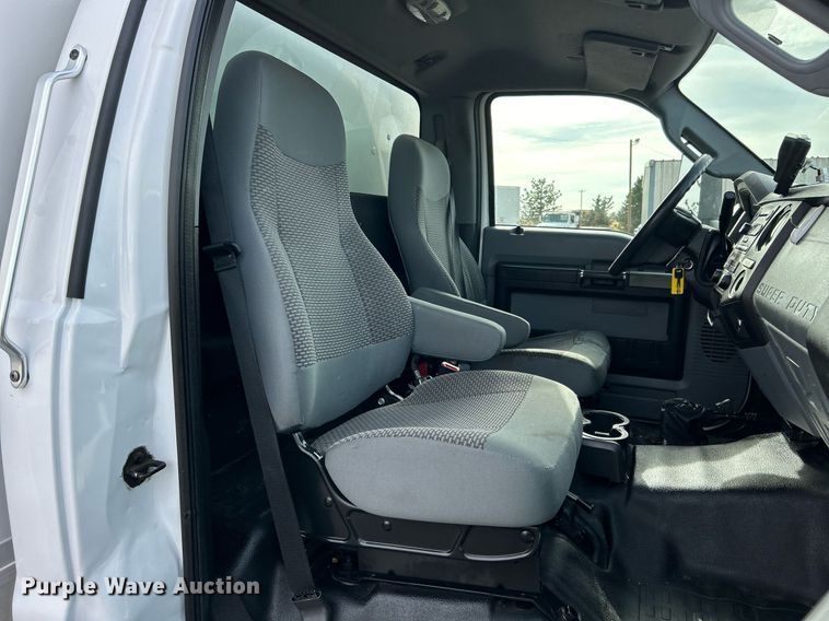 image for item OM9234 2016 Ford F650 Super Duty box truck