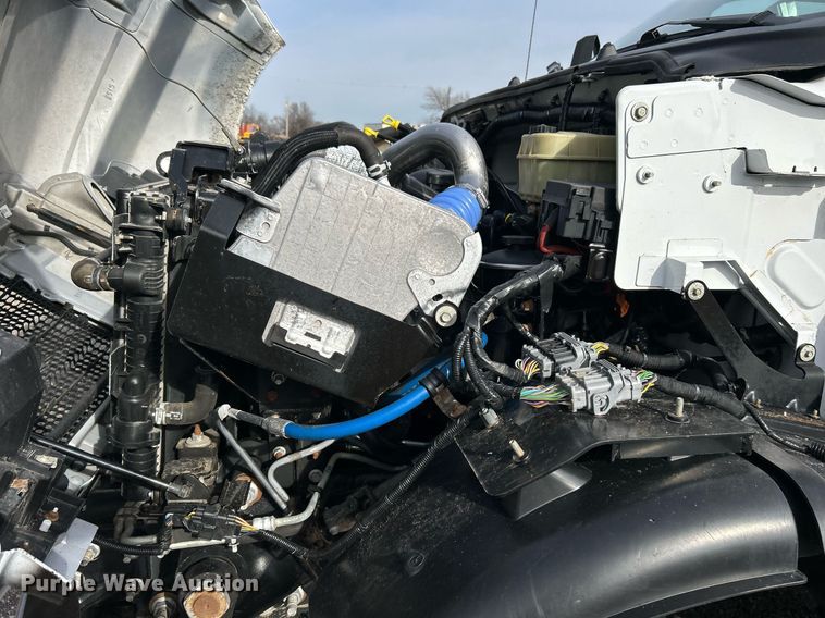 image for item OM9234 2016 Ford F650 Super Duty box truck