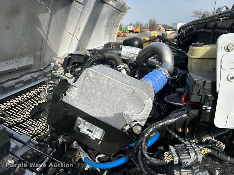 image for item OM9234 2016 Ford F650 Super Duty box truck