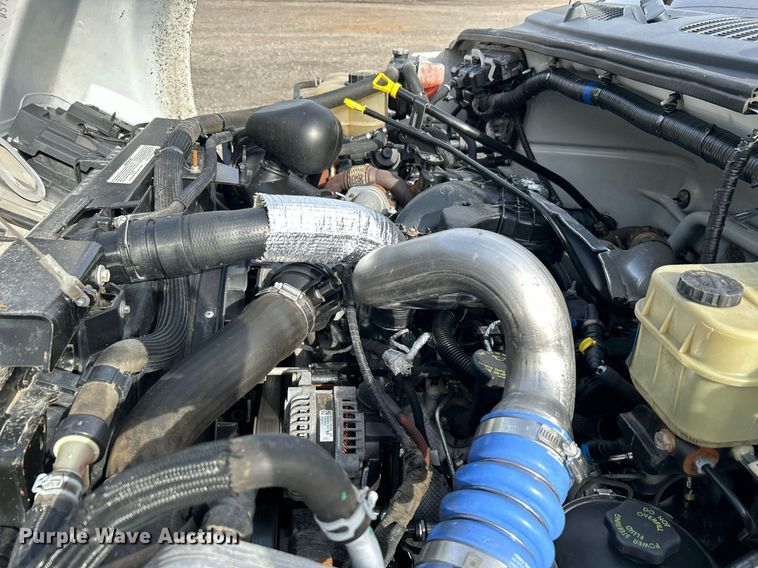 image for item OM9234 2016 Ford F650 Super Duty box truck