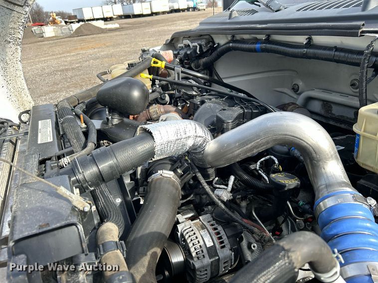 image for item OM9234 2016 Ford F650 Super Duty box truck