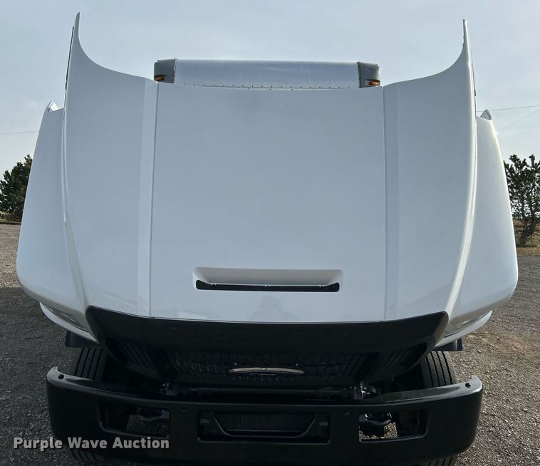 image for item OM9234 2016 Ford F650 Super Duty box truck