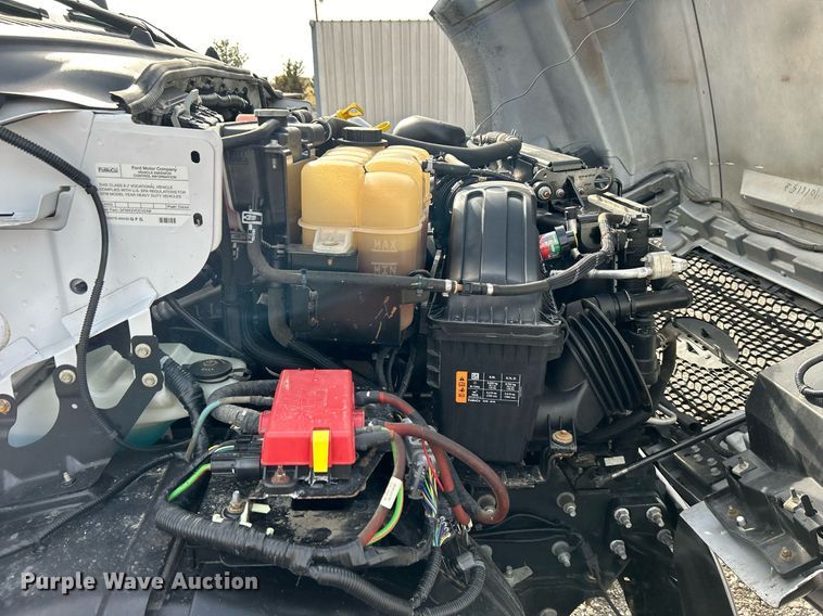 image for item OM9234 2016 Ford F650 Super Duty box truck