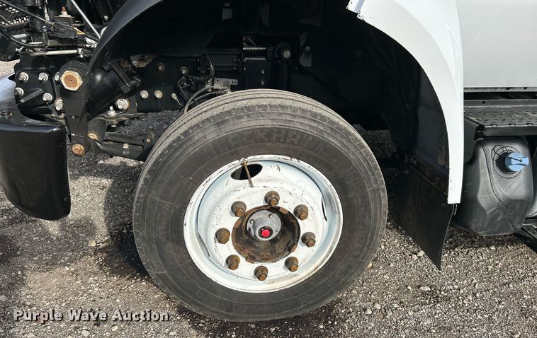 image for item OM9234 2016 Ford F650 Super Duty box truck