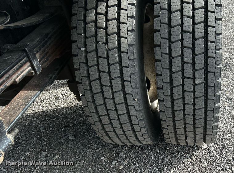 image for item OM9234 2016 Ford F650 Super Duty box truck