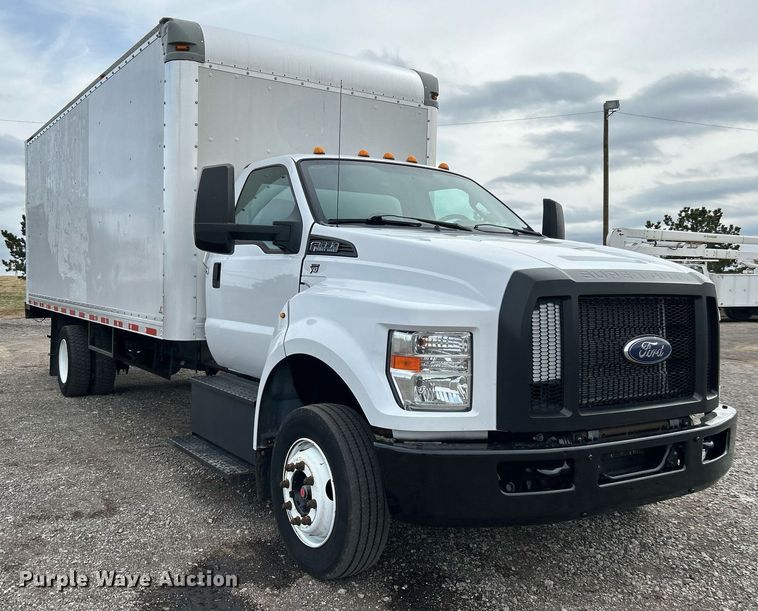 image for item OM9235 2016 Ford F650 Super Duty box truck