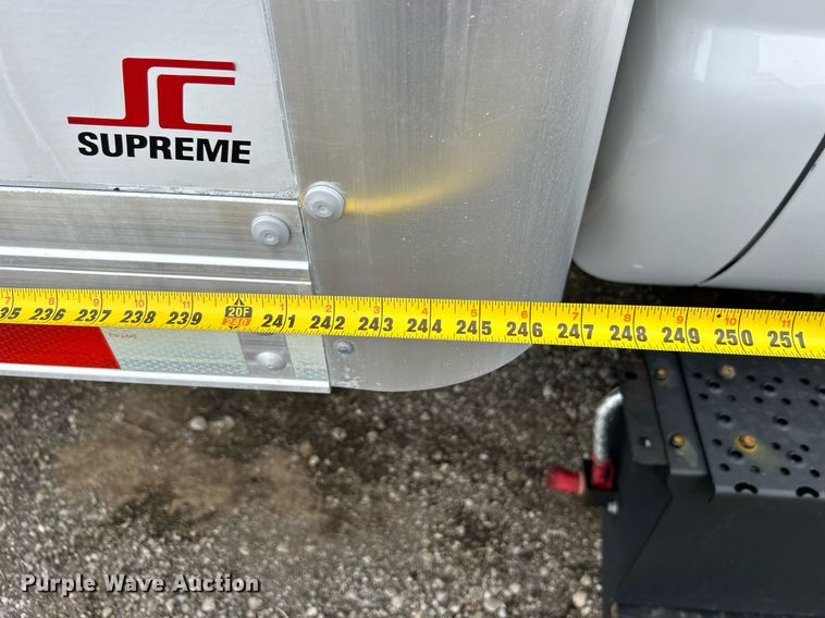 image for item OM9235 2016 Ford F650 Super Duty box truck