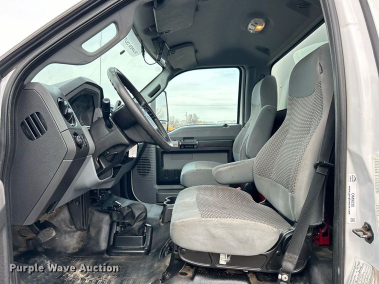 image for item OM9235 2016 Ford F650 Super Duty box truck