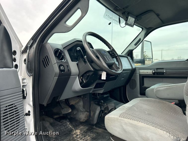 image for item OM9235 2016 Ford F650 Super Duty box truck