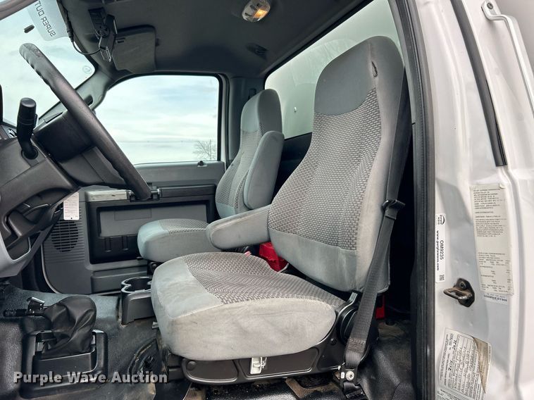 image for item OM9235 2016 Ford F650 Super Duty box truck