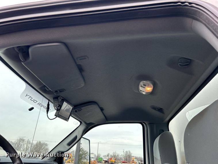 image for item OM9235 2016 Ford F650 Super Duty box truck