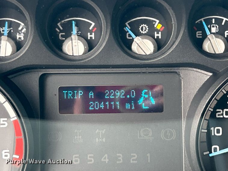 image for item OM9235 2016 Ford F650 Super Duty box truck