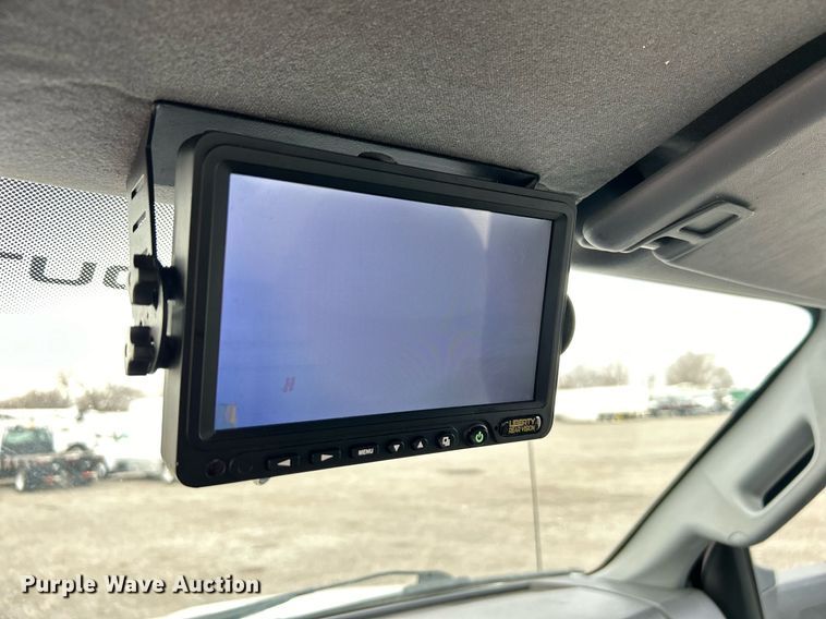 image for item OM9235 2016 Ford F650 Super Duty box truck