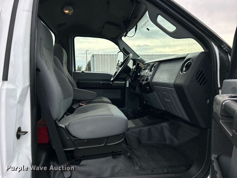 image for item OM9235 2016 Ford F650 Super Duty box truck