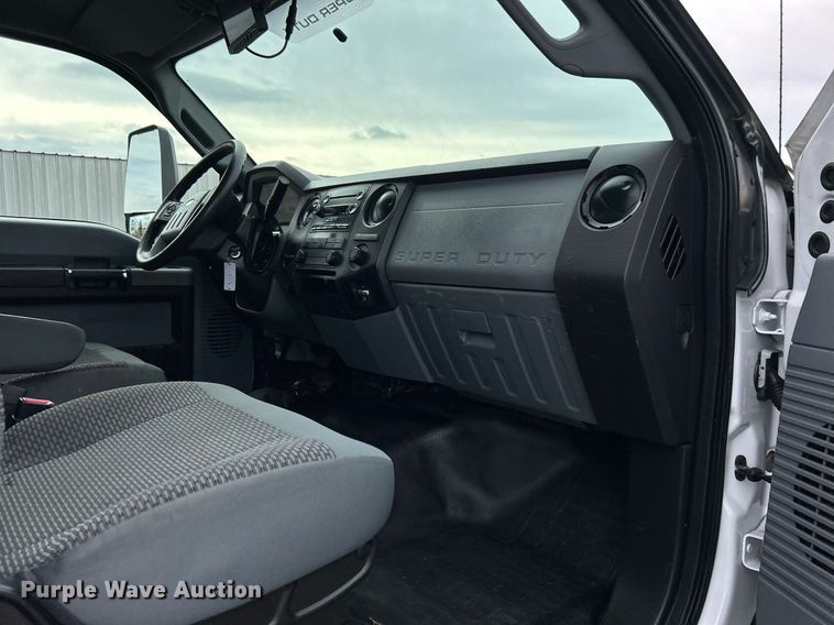 image for item OM9235 2016 Ford F650 Super Duty box truck