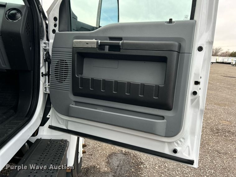 image for item OM9235 2016 Ford F650 Super Duty box truck