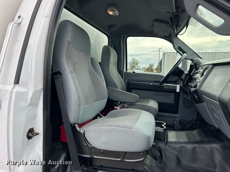 image for item OM9235 2016 Ford F650 Super Duty box truck