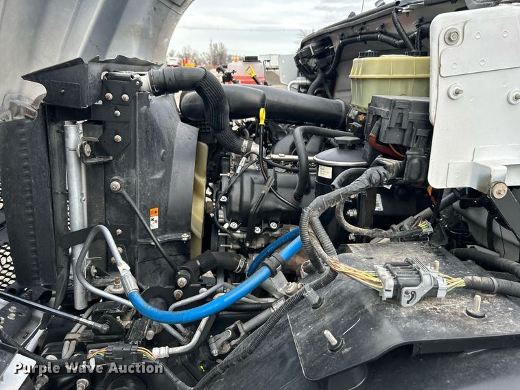 image for item OM9235 2016 Ford F650 Super Duty box truck