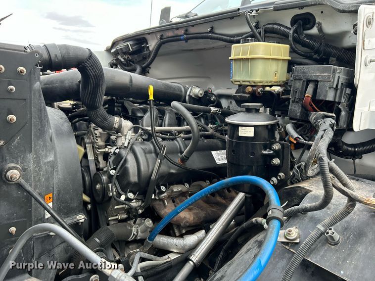 image for item OM9235 2016 Ford F650 Super Duty box truck