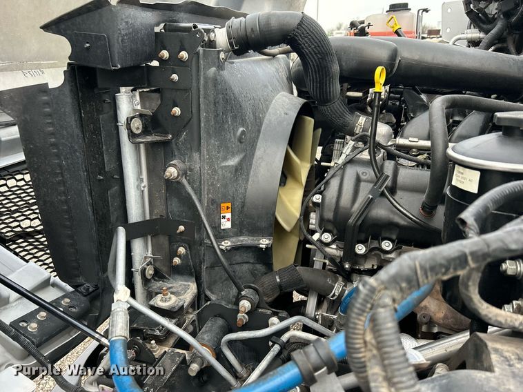 image for item OM9235 2016 Ford F650 Super Duty box truck