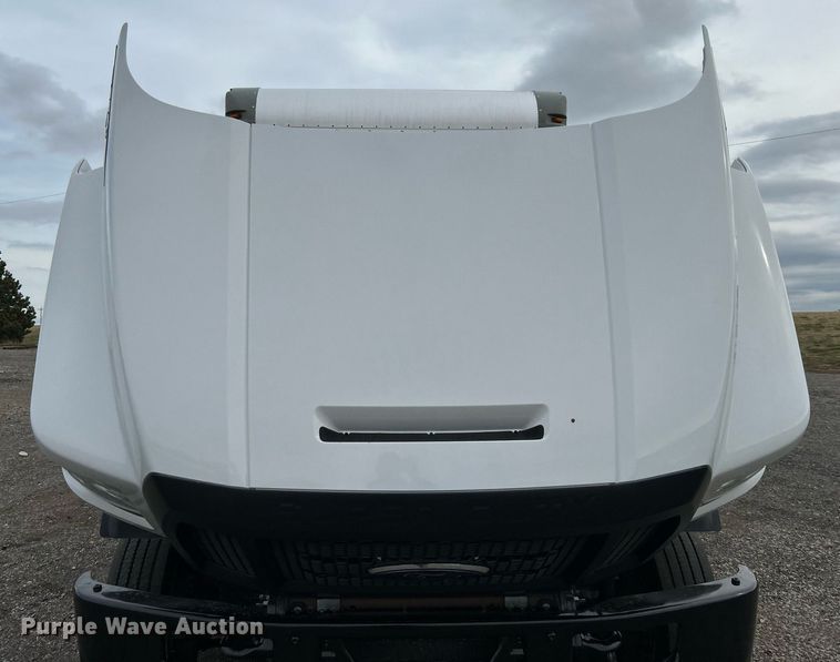 image for item OM9235 2016 Ford F650 Super Duty box truck