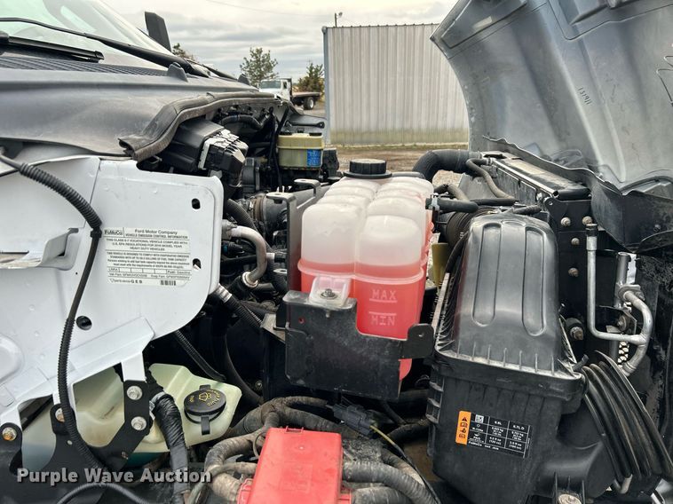 image for item OM9235 2016 Ford F650 Super Duty box truck