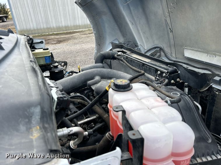 image for item OM9235 2016 Ford F650 Super Duty box truck