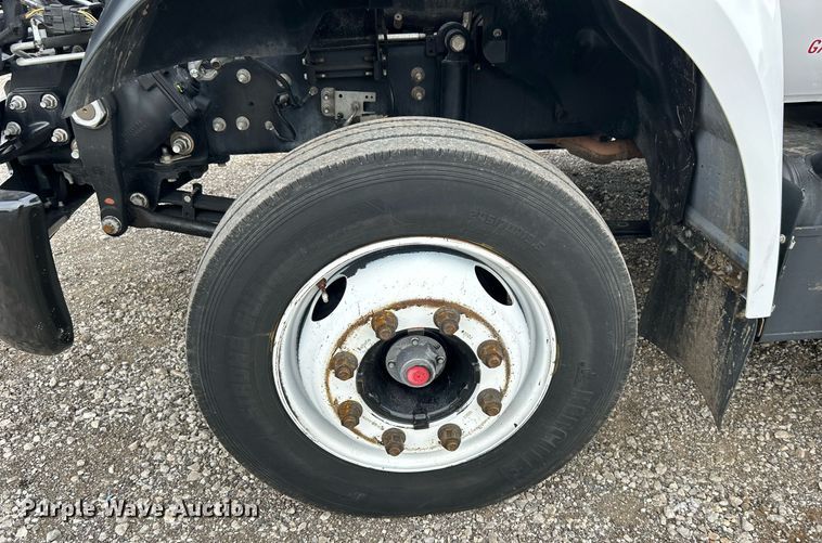 image for item OM9235 2016 Ford F650 Super Duty box truck