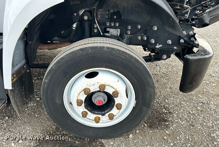 image for item OM9235 2016 Ford F650 Super Duty box truck