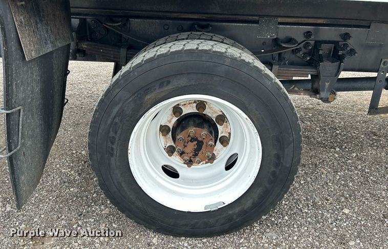 image for item OM9235 2016 Ford F650 Super Duty box truck