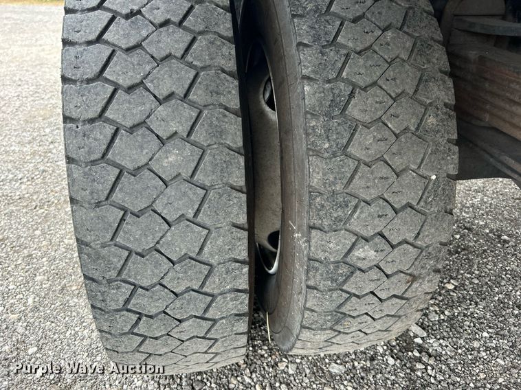 image for item OM9235 2016 Ford F650 Super Duty box truck