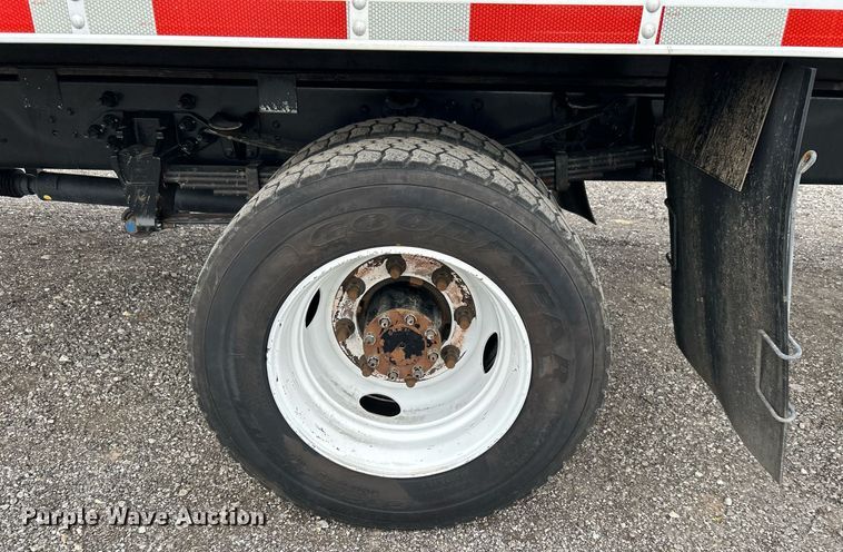 image for item OM9235 2016 Ford F650 Super Duty box truck