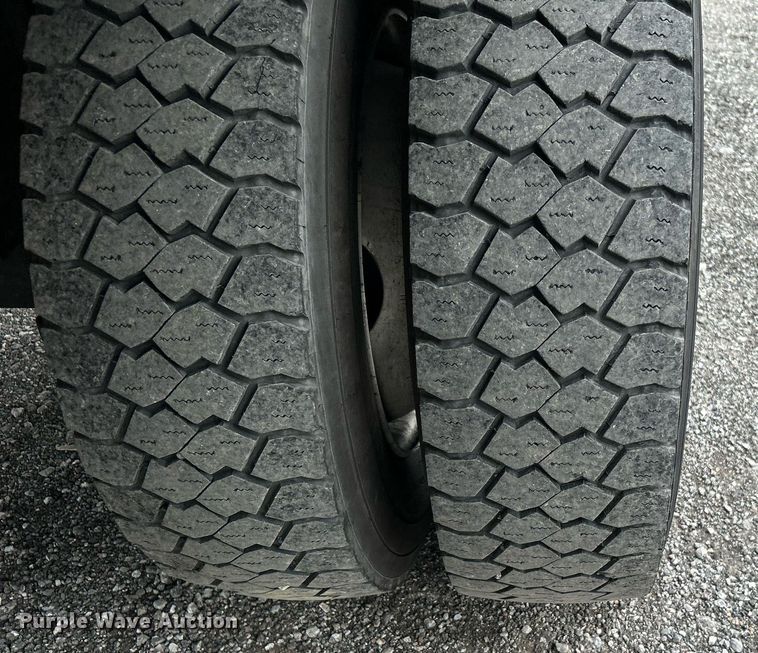 image for item OM9235 2016 Ford F650 Super Duty box truck