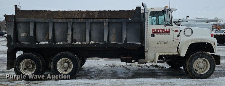 image for item DK0493 1997 Ford LT8000  dump truck