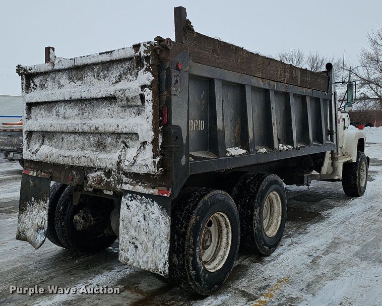 image for item DK0493 1997 Ford LT8000  dump truck