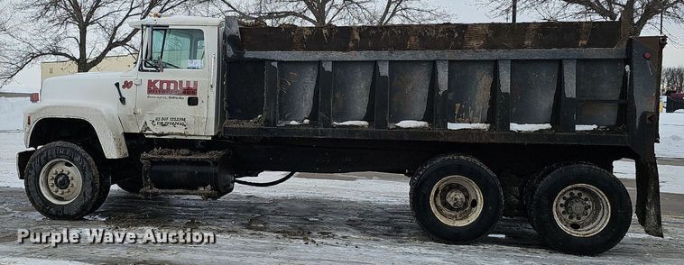 image for item DK0493 1997 Ford LT8000  dump truck