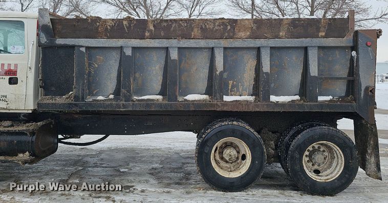 image for item DK0493 1997 Ford LT8000  dump truck
