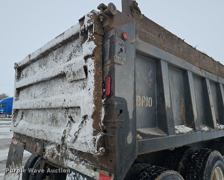 image for item DK0493 1997 Ford LT8000  dump truck